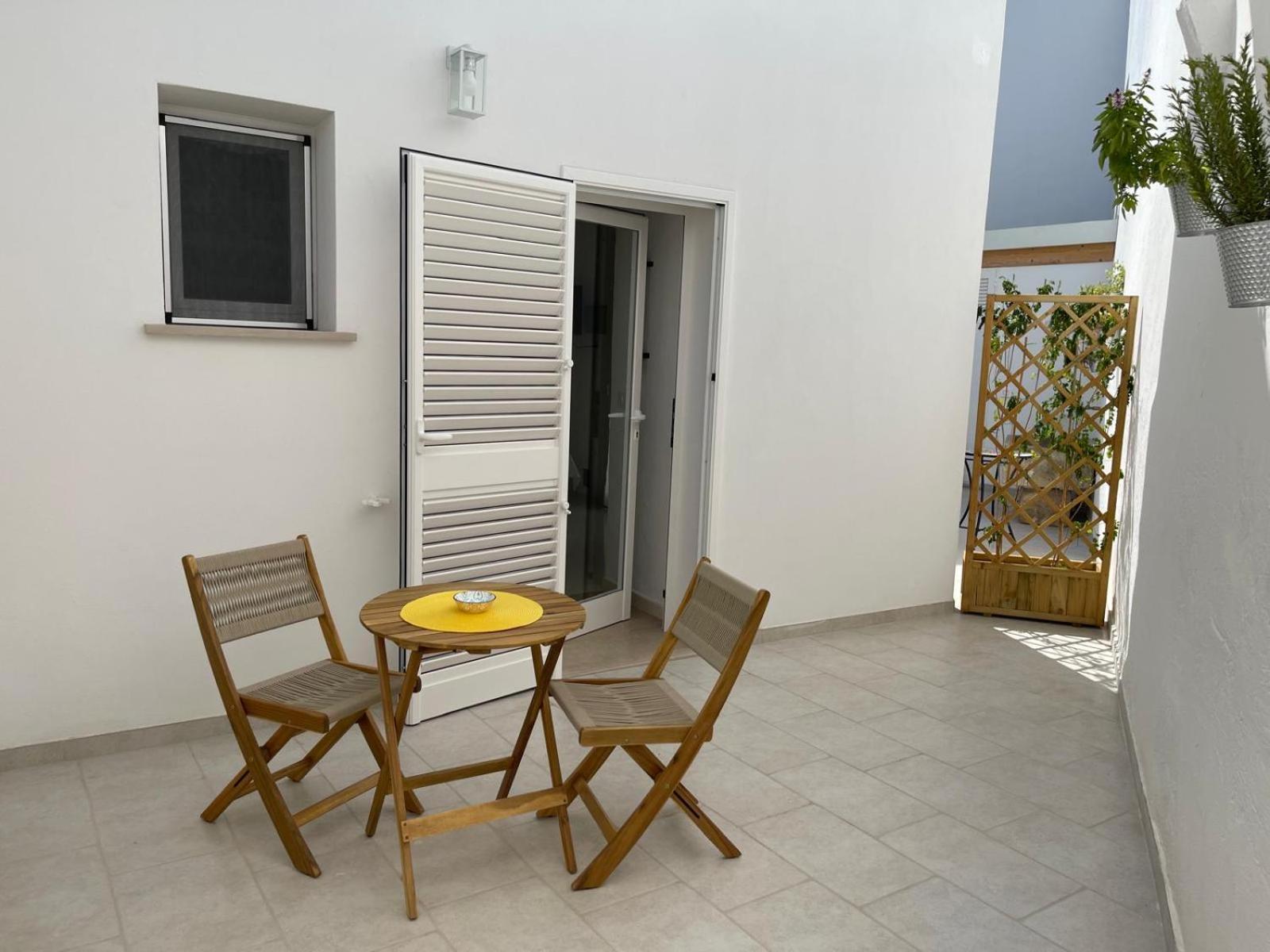 Cortile Carducci Hotell Racale Eksteriør bilde